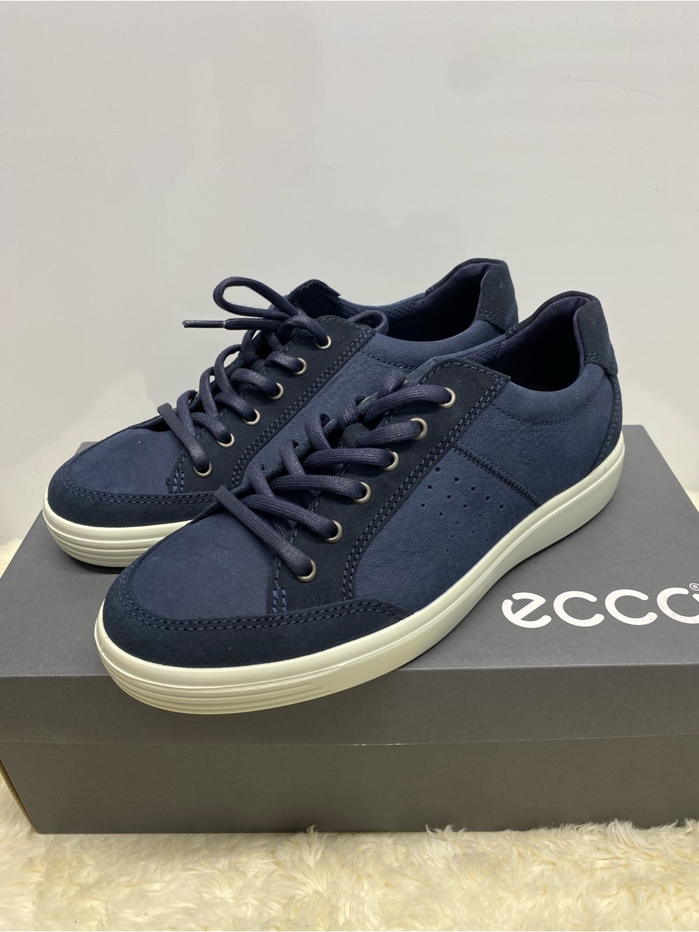 NIB Ecco 857614 Mens Soft Classic Lace Up Casual Sneaker In Navy Nubuck Size 7.5